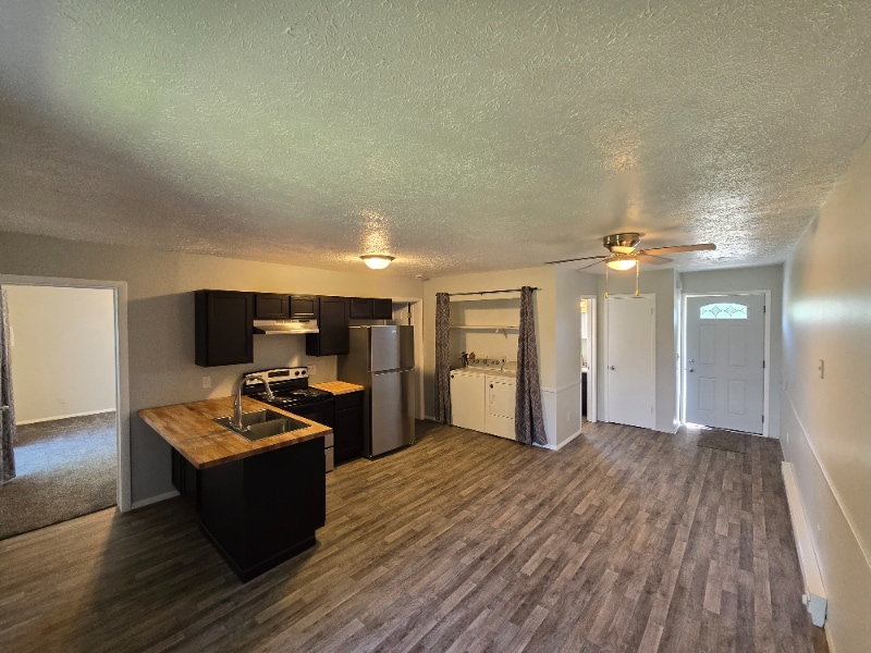 1200 N Main St in Nappanee, IN - Building Photo