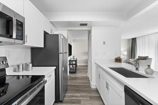 Jacaranda Club in Plantation, FL - Building Photo