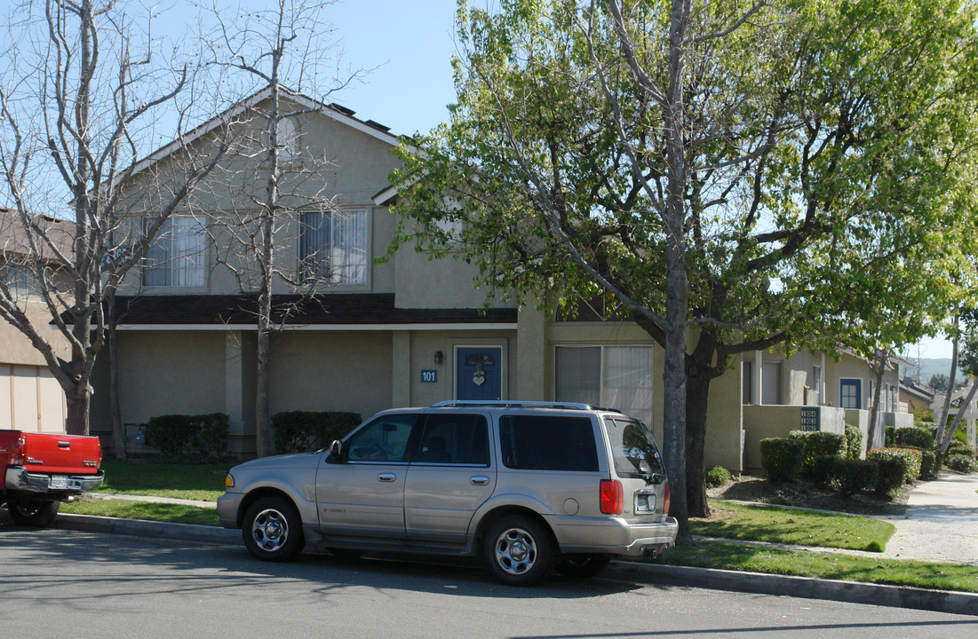 2360 Mt. Humphries Cor in Corona, CA - Foto de edificio