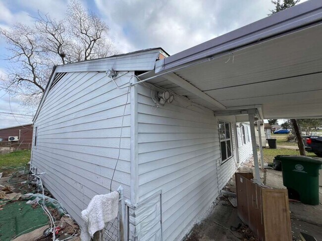 property at 1629 Demaree Ln