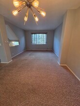 422 Cary Woods Cir in Cary, IL - Building Photo - Building Photo