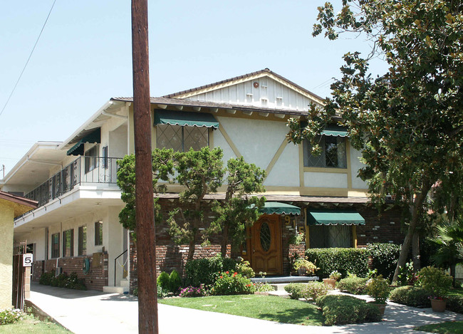 915 Orange Grove Ave in Glendale, CA - Foto de edificio - Building Photo