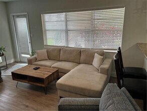 2737 NE 28th St in Lighthouse Point, FL - Foto de edificio - Building Photo