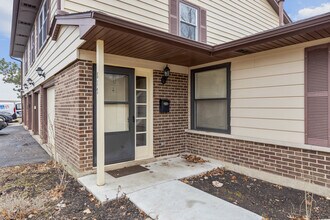 817 Pahl Rd in Elk Grove Village, IL - Building Photo - Building Photo