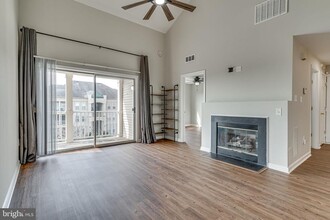 1067 Gardenview Loop in Woodbridge, VA - Building Photo - Building Photo