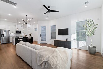 9011 Wellspring Dr in Houston, TX - Building Photo - Building Photo