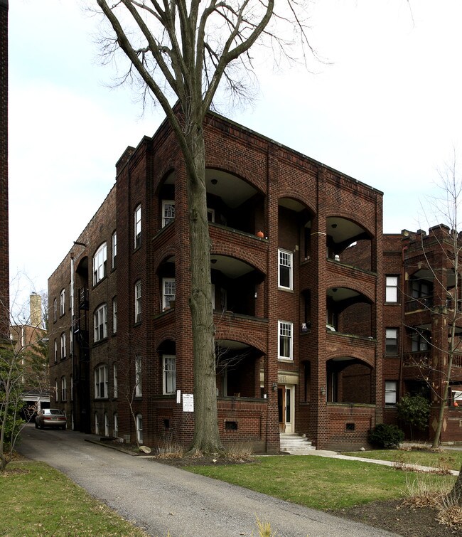 Carus Apartments in Cleveland, OH - Foto de edificio - Building Photo