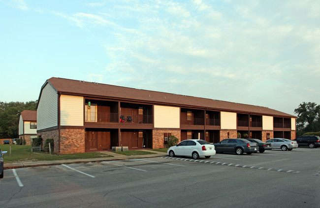 Stratford Place Apartments in Pensacola, FL - Building Photo - Building Photo