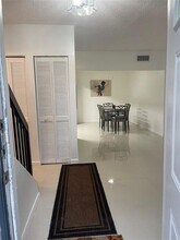2718 S University Dr in Davie, FL - Foto de edificio - Building Photo
