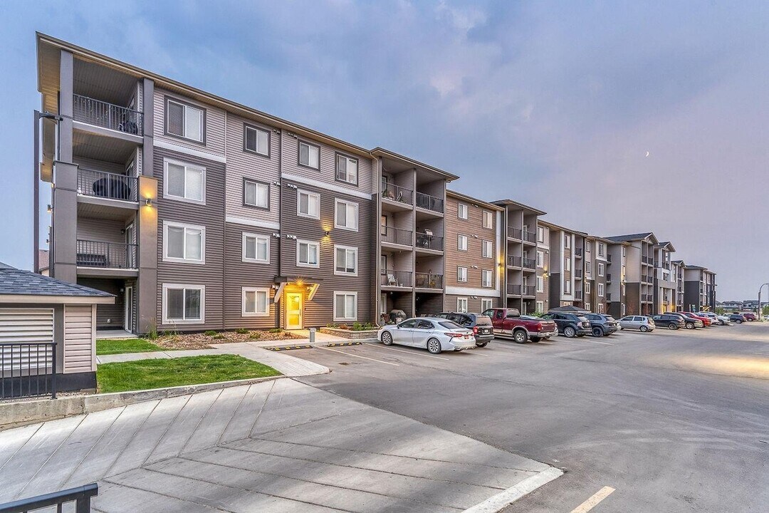 635 Secord Blvd NW in Edmonton, AB - Building Photo