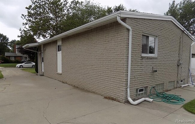 8783 Lozen Dr in Sterling Heights, MI - Building Photo - Building Photo