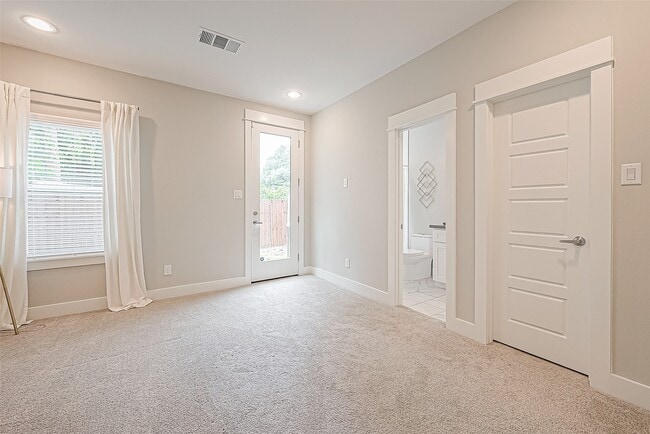 property at 2051 Sherwood Forest St