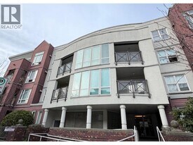 2335 Whyte Ave in Port Coquitlam, BC - Building Photo