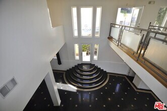 3971-3971 Fredonia Dr in Los Angeles, CA - Building Photo - Building Photo