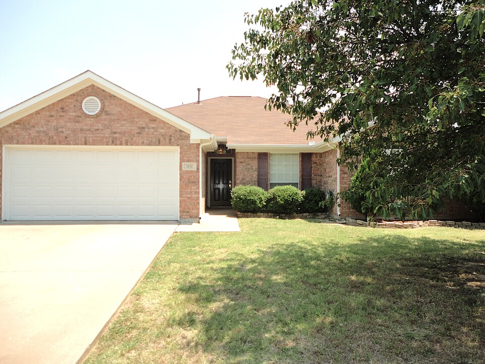 1612 Windcastle Dr in Mansfield, TX - Building Photo