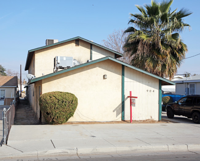 904 30th St in Bakersfield, CA - Building Photo - Building Photo