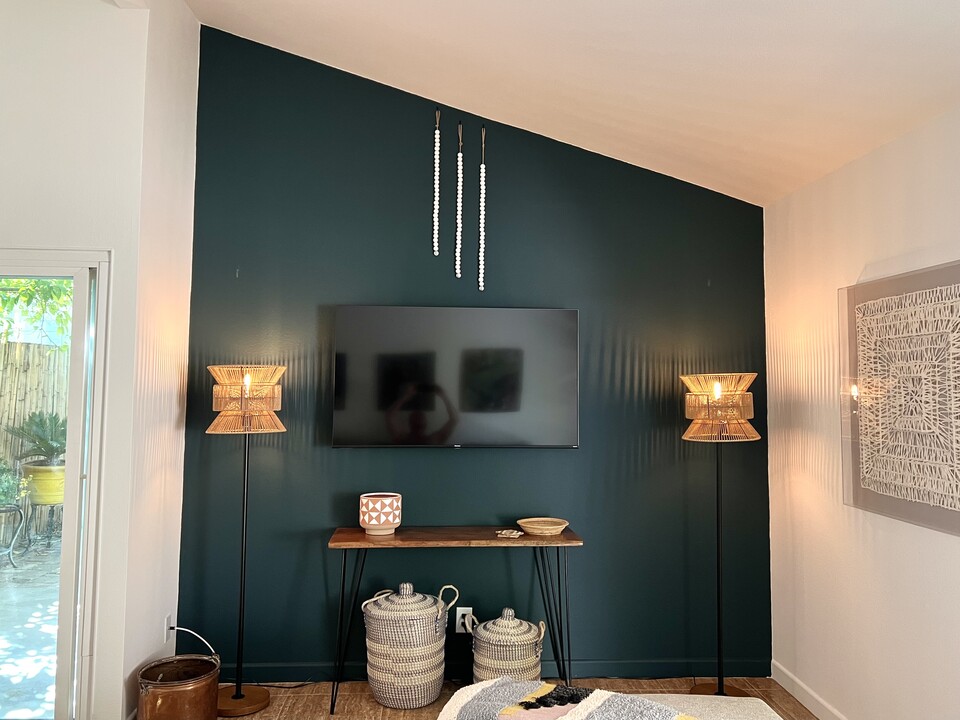 860 E Camino Parocela in Palm Springs, CA - Building Photo