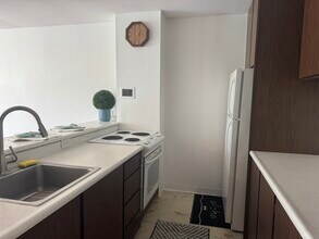 1050 Kinau St, Unit 506 in Honolulu, HI - Building Photo - Building Photo