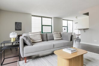 77 W Huron St in Chicago, IL - Building Photo - Building Photo