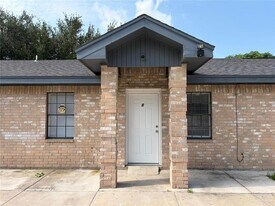 10 W Mile 17 1/2 Rd in Edinburg, TX - Building Photo