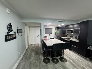 8400 SW 133rd Avenue Rd, Unit #209 in Miami, FL - Foto de edificio - Building Photo