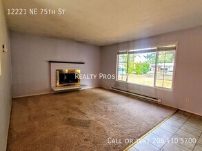 12221 NE 75th St in Kirkland, WA - Building Photo - Building Photo