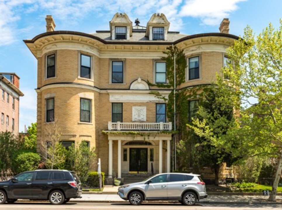 465 Washington St, Unit 4 in Brookline, MA - Building Photo