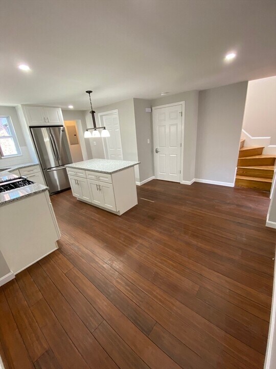 5 Johnny Ct in Boston, MA - Building Photo