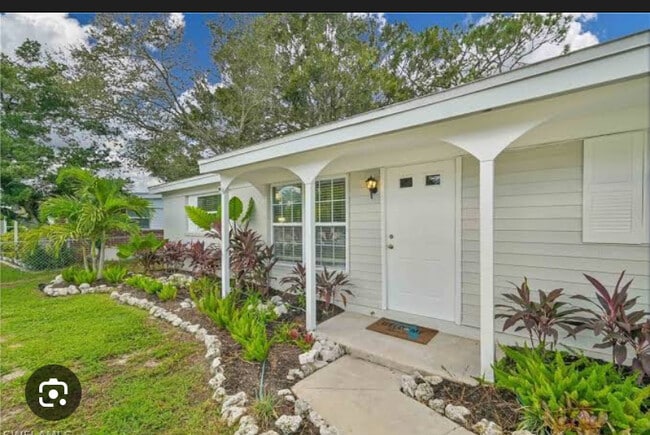 property at 2140 Harbor Ln