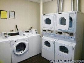 833 Beacon St, Unit 403 in Boston, MA - Building Photo