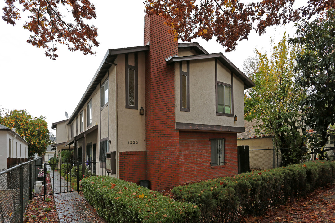 1325 U St in Sacramento, CA - Foto de edificio