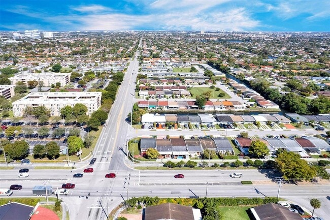 2401 SW 102nd Ave in Miami, FL - Building Photo - Building Photo