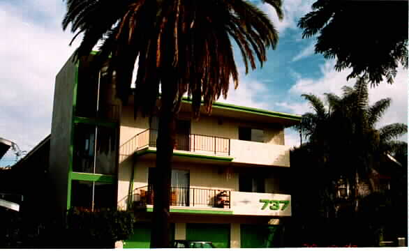 737 E 5th St in Long Beach, CA - Building Photo - Building Photo