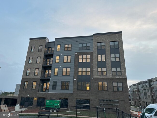21950 Garganey Ter in Ashburn, VA - Foto de edificio - Building Photo