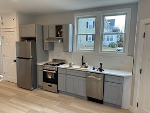 121 Winthrop St, Unit #1 in Medford, MA - Building Photo - Building Photo