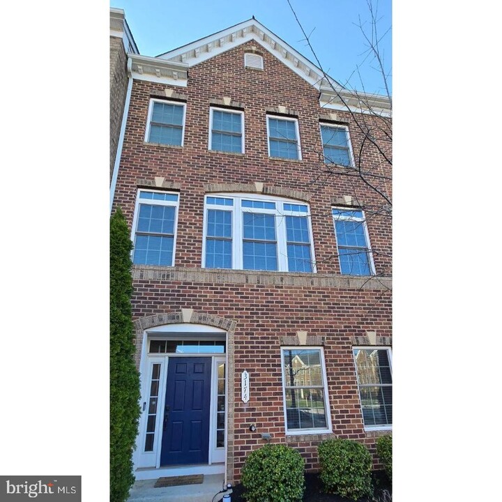 3174 Yeager Dr in Herndon, VA - Foto de edificio