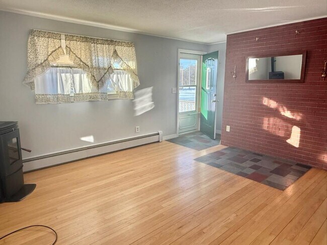 101 Honeyman Ave in Middletown, RI - Building Photo - Building Photo