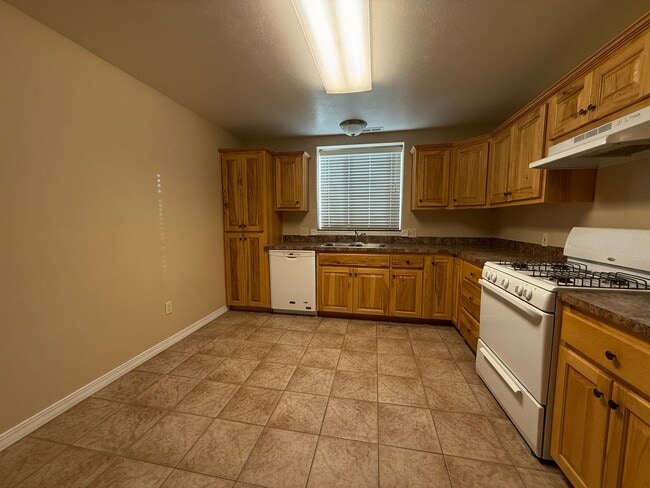 460 Center St in Shelley, ID - Building Photo - Building Photo