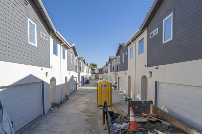 6516 Vineland Ave in North Hollywood, CA - Foto de edificio - Building Photo