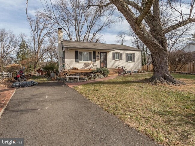 property at 3933 Fairview Dr