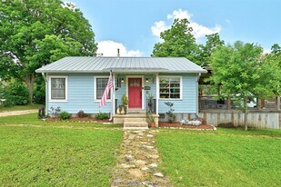 202 S 3rd St in Pflugerville, TX - Building Photo