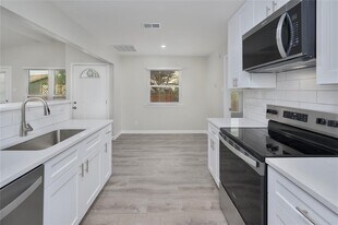 520 Cutty Trail in Lakeway, TX - Building Photo