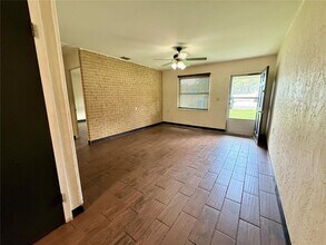 17303 Lynnette Dr in Lutz, FL - Building Photo - Building Photo