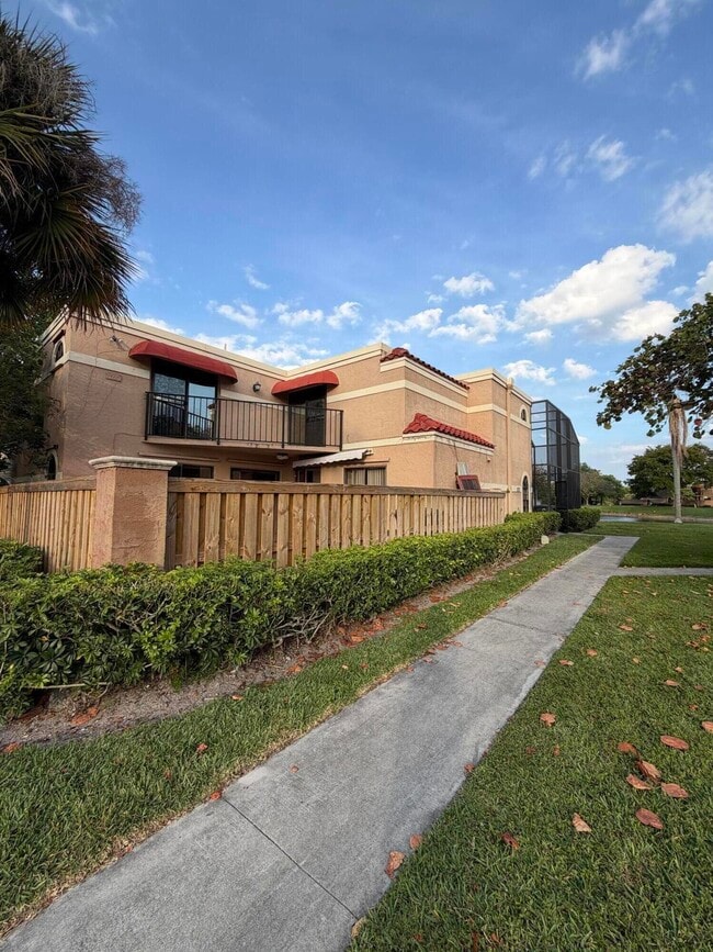 8273 Thames Blvd in Boca Raton, FL - Building Photo - Building Photo