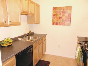 100 Sentinel Court in Manchester, NH - Building Photo - Building Photo
