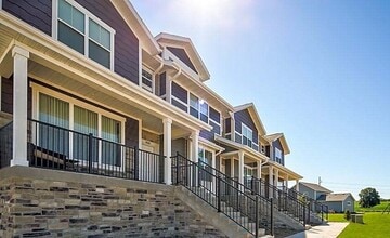 Catalina Crossing in McFarland, WI - Foto de edificio - Building Photo