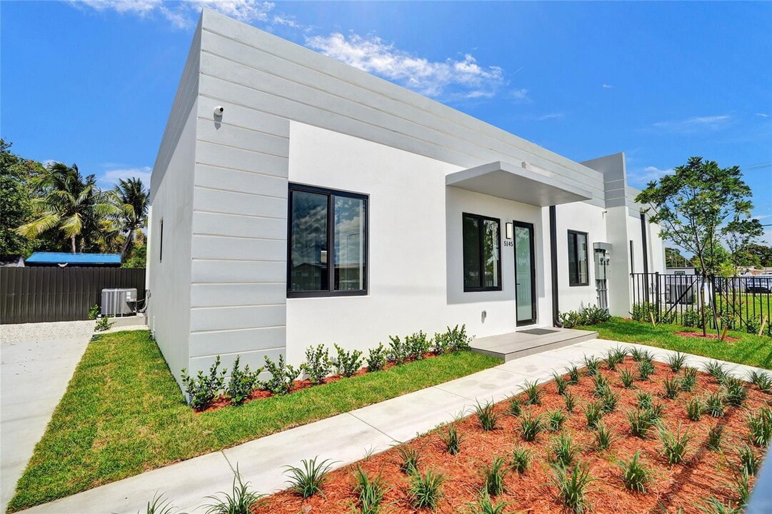 5145 E 3rd Ave in Hialeah, FL - Building Photo