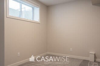 570 Kleins Cres in Leduc, AB - Building Photo - Building Photo