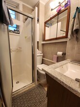 261 Athens St, Unit 2 in Boston, MA - Foto de edificio - Building Photo