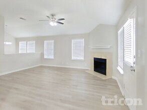 4842 Dahlia Terrace in San Antonio, TX - Foto de edificio - Building Photo